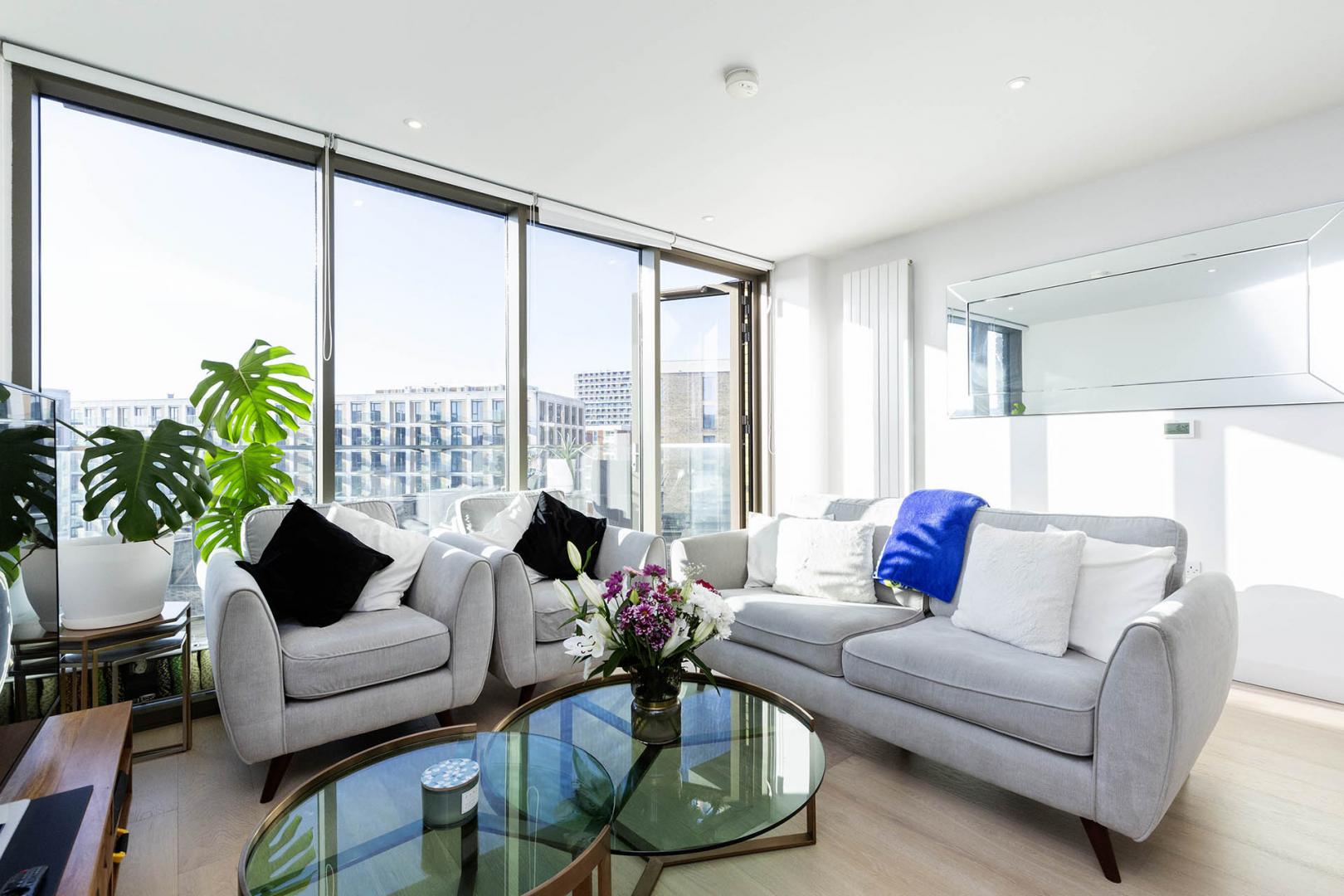 Beautiful 2 bed 2 bath in the popular development in Royal Wharf Admiralty Avenue, Royal Wharf